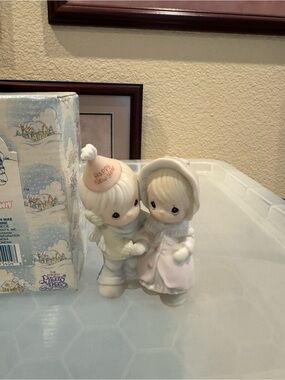 Enesco Precious Moments Sugar Town Box with Pastel Blue & Cream Artwork